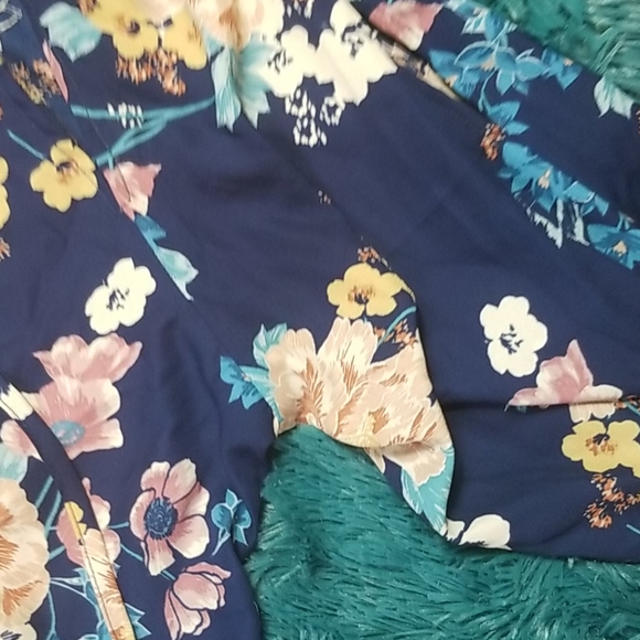 COPY - Liberty love 1xl 3/4 sleeves blouse sheer - Picture 3 of 3